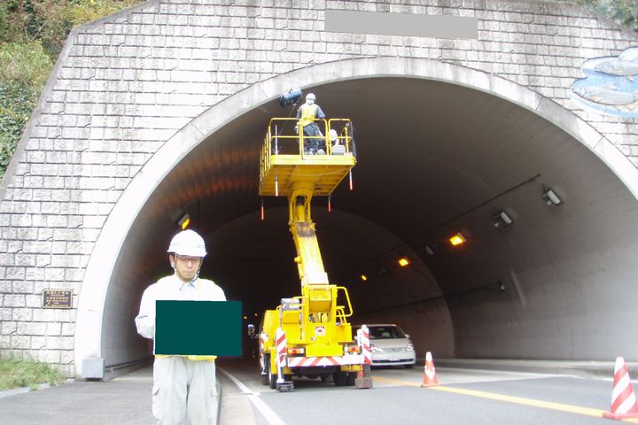 橋梁、トンネルなどの構造物検査